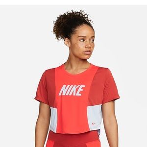 NIKE Women's Color-Block Short-Sleeve Training Crop Top